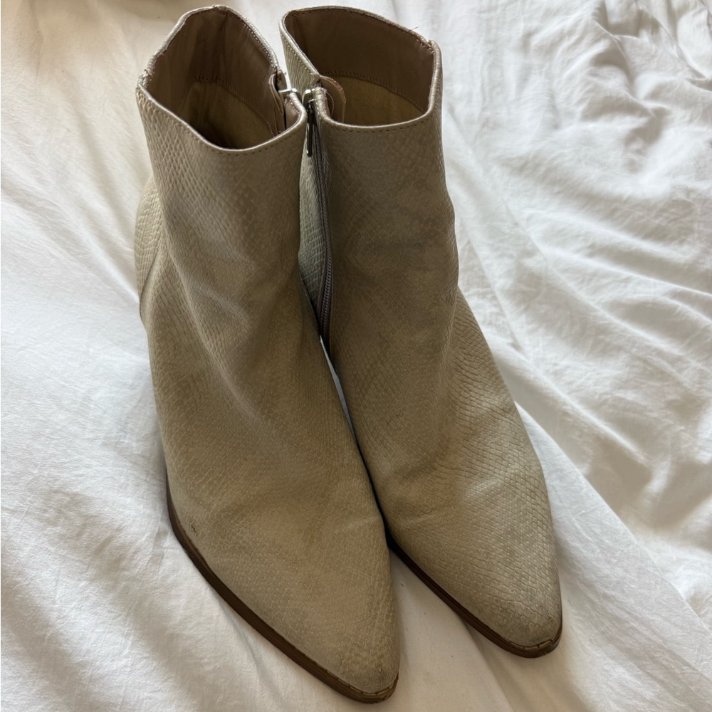 Matisse coconuts Beige Pointed-Toe Ankle Boots